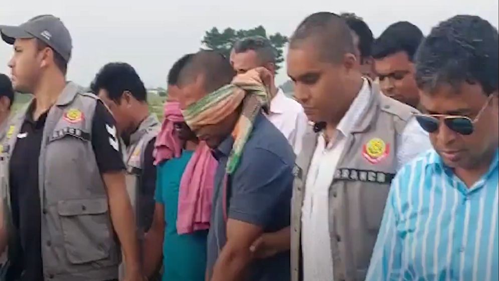 পলাতক আসামি মোস্তাফিজ ও ফয়সালকে হেলিকপ্টারে ঢাকায় আনা হয়েছে