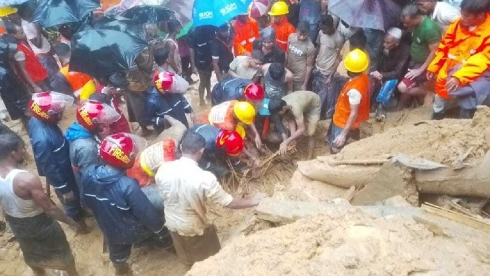 রোহিঙ্গা ক্যাম্পে পাহাড় ধসে ৯ জনের মৃত্যু