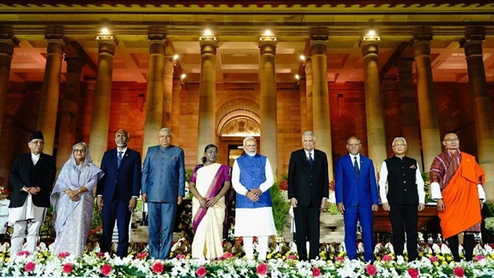 স্বল্প সময়ের জন্য মোদির সঙ্গে শেখ হাসিনার বৈঠক