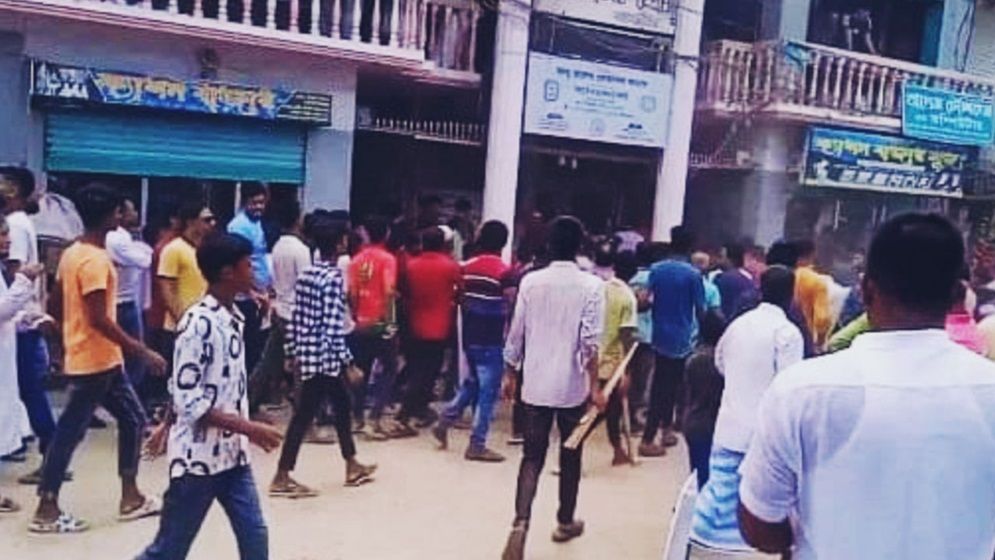 আইনমন্ত্রীকে অভ্যর্থনা জানাতে গিয়ে সংঘর্ষে জড়িয়েছে আ.লীগের দুই পক্ষ