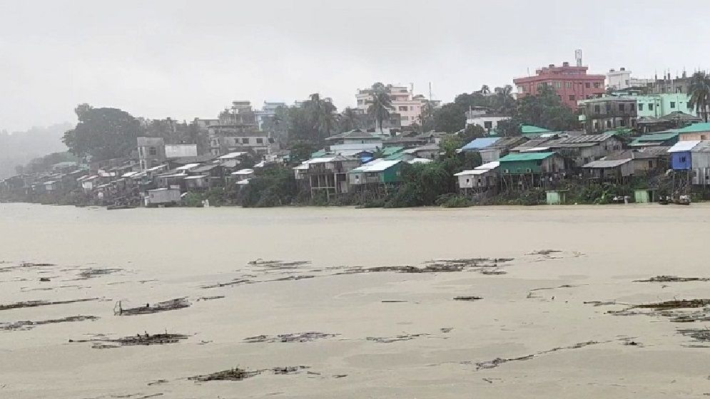 টানা বর্ষণে বান্দরবানে পাহাড় ধ্বস ও বন্যার আশঙ্কা