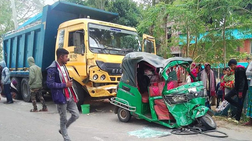 বগুড়ায় ট্রাক-অটোরিকশা সংঘর্ষে একই পরিবারের তিনজনসহ নিহত ৪