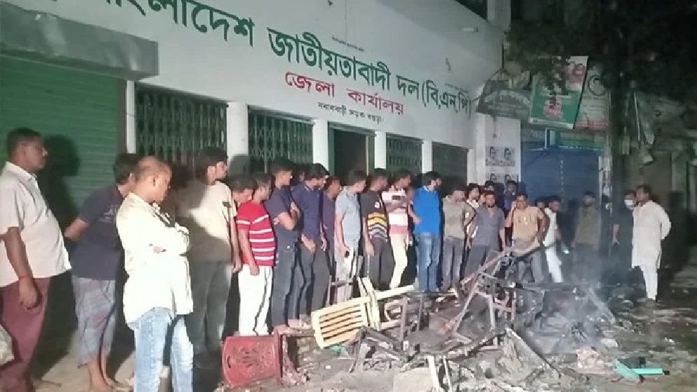 বগুড়ায় বিএনপির দুটি কার্যালয়ে আগুন