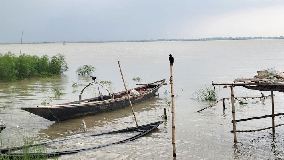 বাড়ছে বন্যাদুর্গত এলাকা, পানিবন্দি লাখো মানুষ
