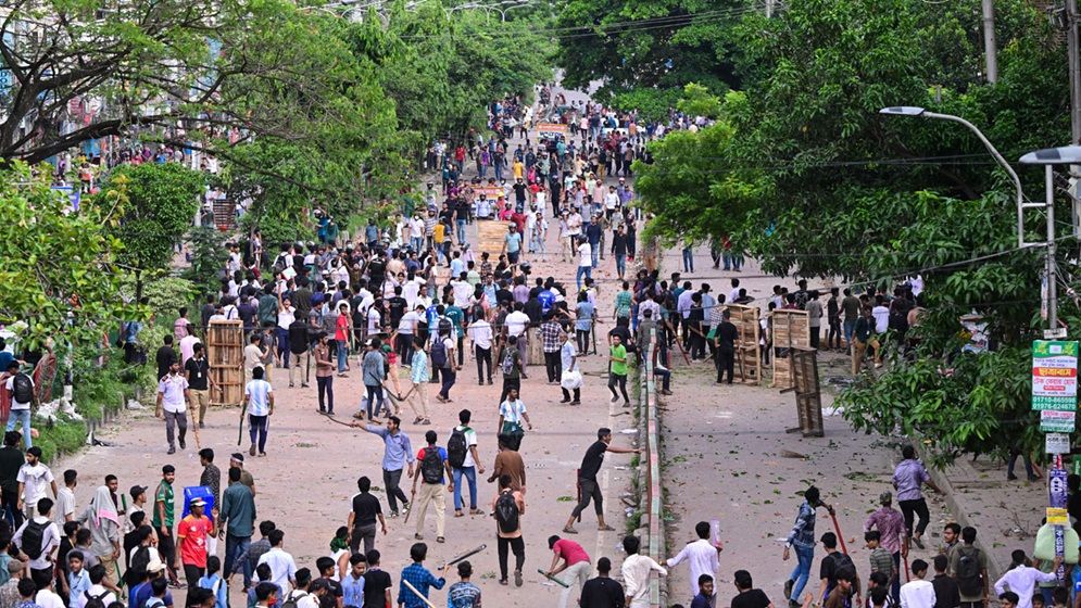 ‘কমপ্লিট শাটডাউন’ কর্মসূচিতে অচল ঢাকা, দফায়-দফায় সংঘর্ষ