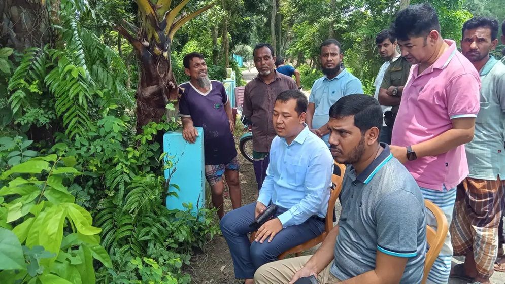 কুমিল্লার বরুড়ায় পানিবন্দি ১৫০ পরিবারকে উদ্ধার করলেন ইউএনও