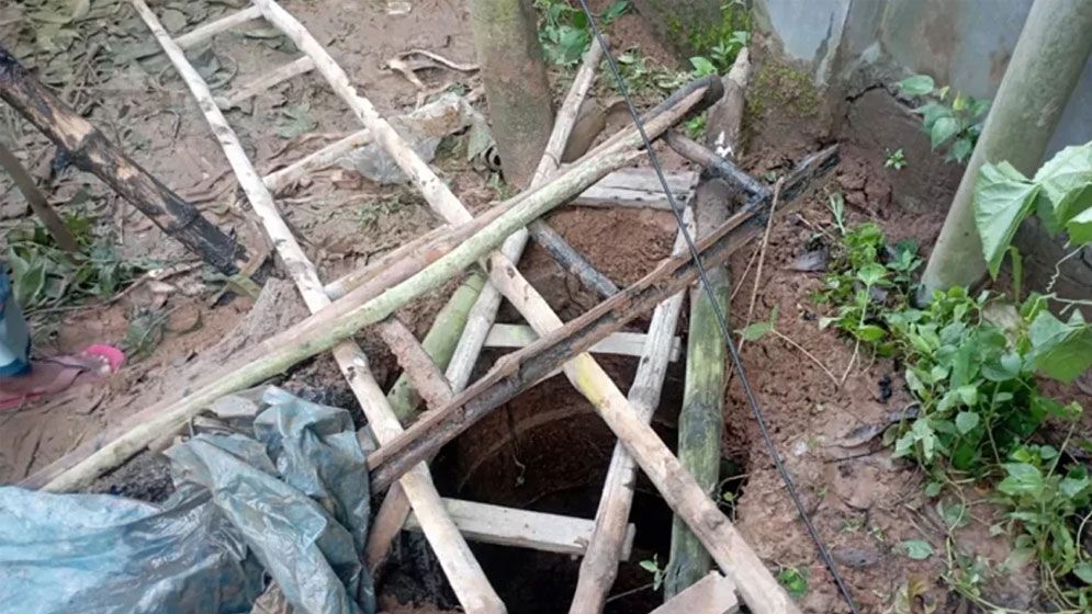 সেপটিক ট্যাংকে পড়ে মা-ছেলেসহ তিনজনের মৃত্যু