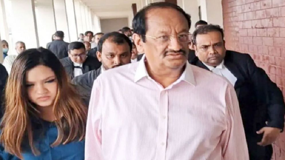 ছাত্রী ধর্ষণ মামলায় অব্যাহতি পেলেন মোশতাক