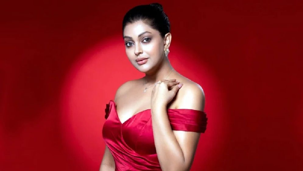 কোটা আন্দোলন নিয়ে ফেসবুকে পোস্ট দেওয়ায় তোপের মুখে নিপুণ