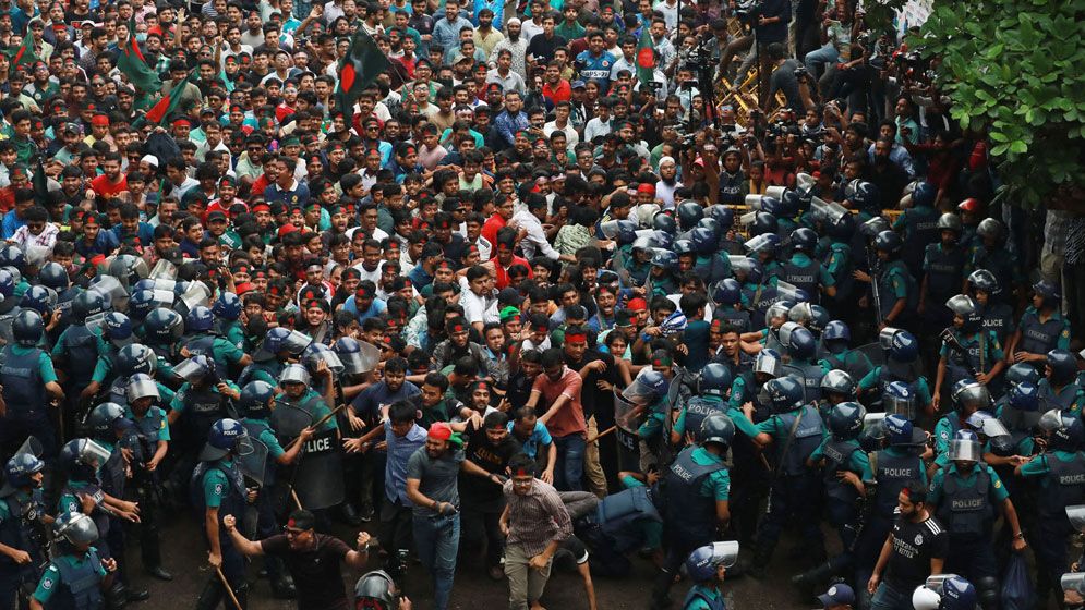 অনড় আন্দোলনকারীরা, সরকারও হার্ডলাইনে