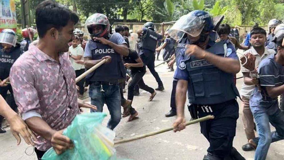 কুমিল্লায় কোটা আন্দোলনকারীদের সঙ্গে পুলিশের সংঘর্ষ, আহত ২০