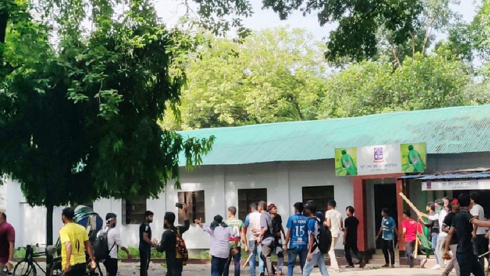 ঢাবিতে কোটা আন্দোলনকারীদের সঙ্গে ছাত্রলীগের ধাওয়া-পাল্টা ধাওয়া