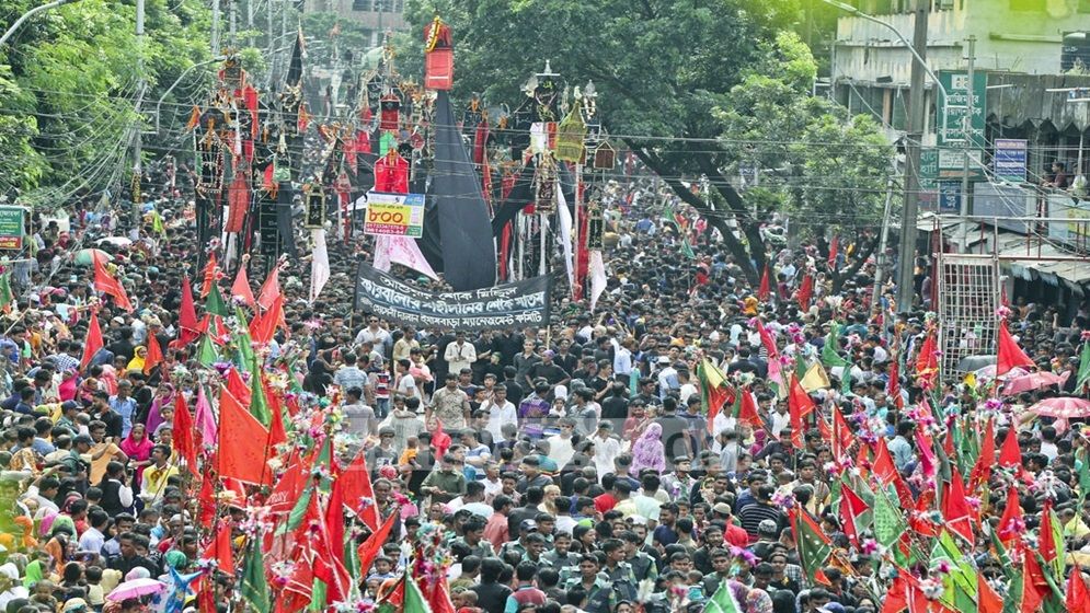 ‘হায় হোসেন, হায় হোসেন’ মাতমে রাজধানীতে তাজিয়া মিছিল শুরু