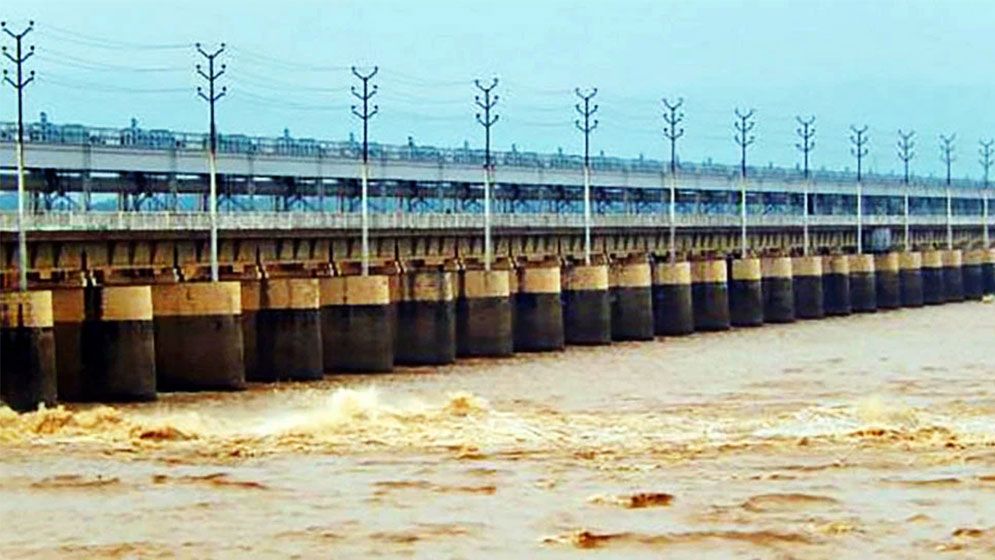 ভয়াবহ বন্যা পরিস্থিতির মধ্যেই ফারাক্কার সব গেট খুলে দিয়েছে ভারত