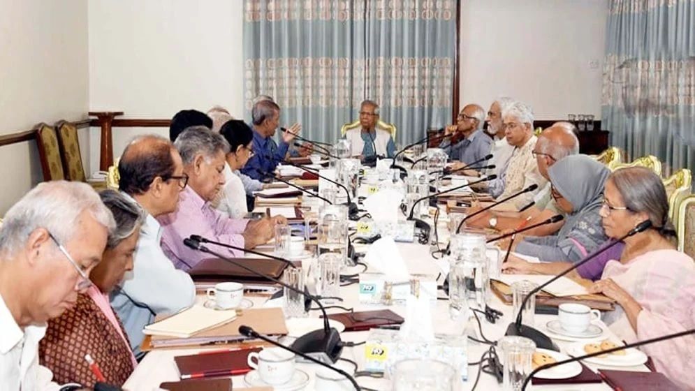 উপদেষ্টাদের বন্যাকবলিত মানুষের পাশে দাঁড়ানোর নির্দেশ ড. ইউনূসের