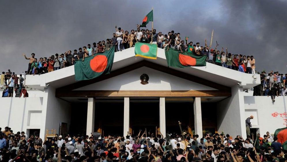 জাতীয় সংসদ ভেঙে দিতে রাষ্ট্রপতিকে আলটিমেটাম বৈষম্যবিরোধী ছাত্র আন্দোলনের