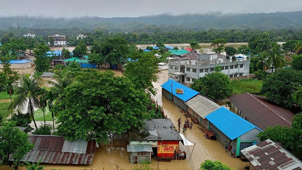 বন্যায় সাজেকে আটকা ২৫০ পর্যটক