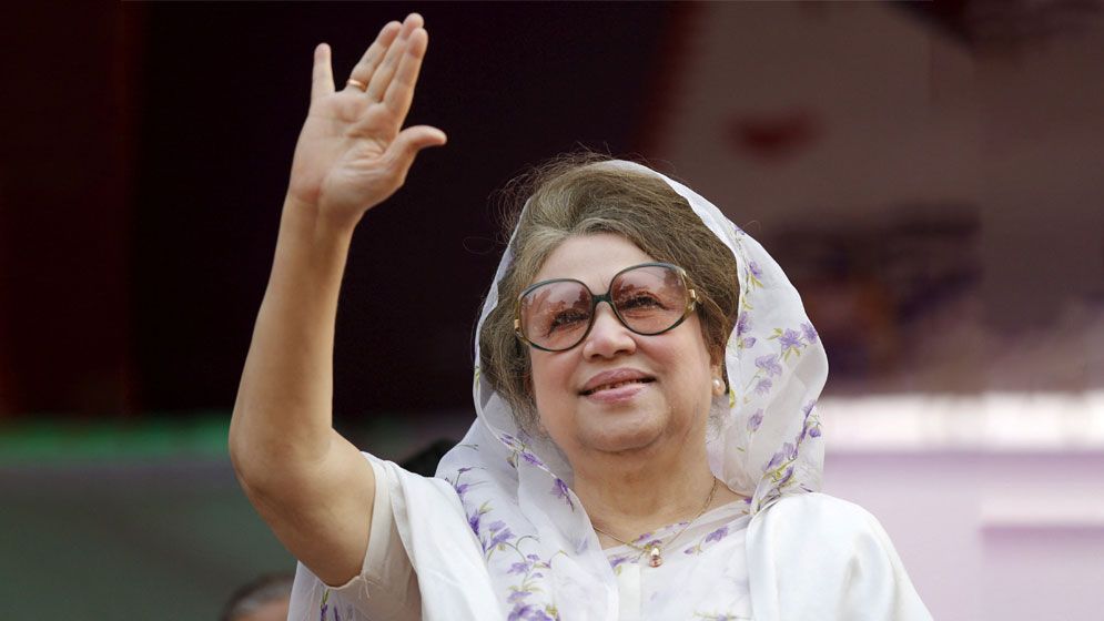 অবশেষে পাসপোর্ট পেয়েছেন খালেদা জিয়া