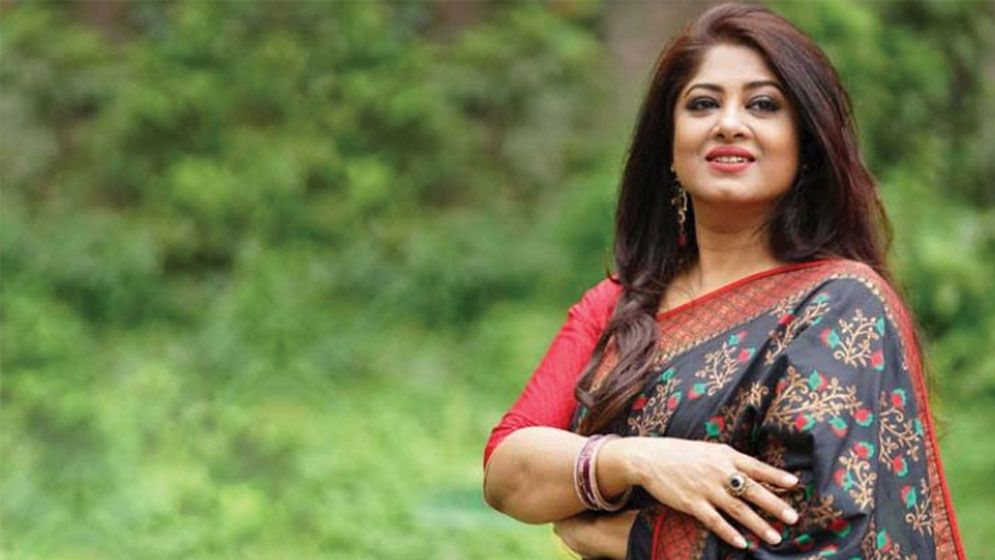 চিত্রনায়িকা মৌসুমীর বিরুদ্ধে গ্রেপ্তারি পরোয়ানা
