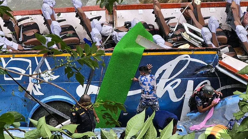নেপালে বাস দুর্ঘটনায় নিহত ৪১