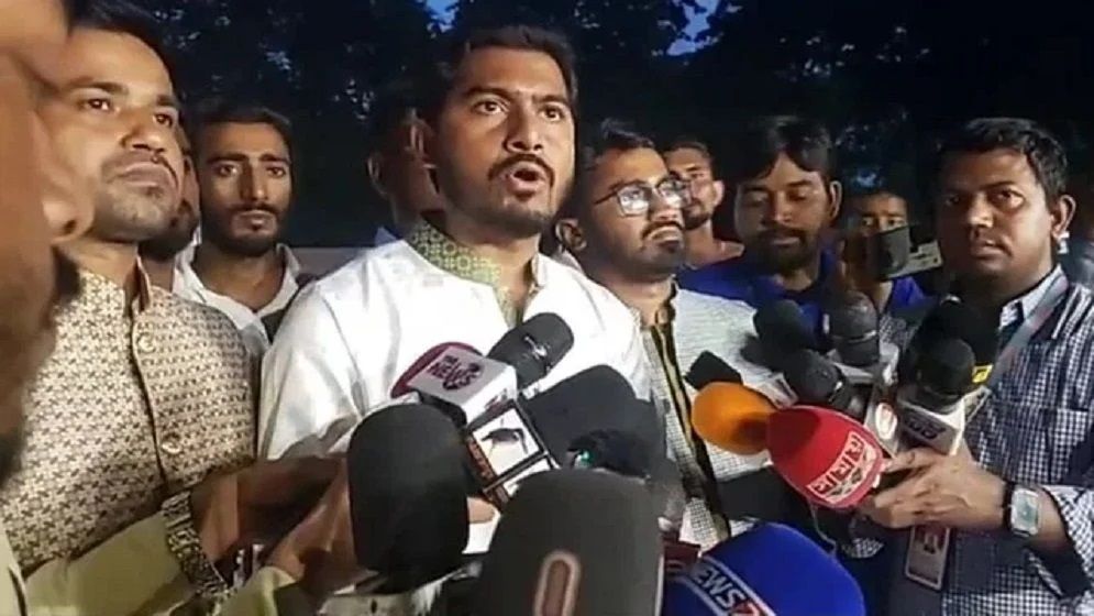 উপদেষ্টাদের বৈঠকে ১৫ আগস্ট ছুটি বাতিলের দাবি জানিয়েছেন নুর