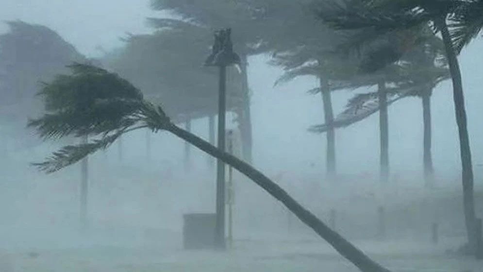 দেশের ১৯ অঞ্চলে ৬০ কিলোমিটার বেগে ঝড়ের আভাস