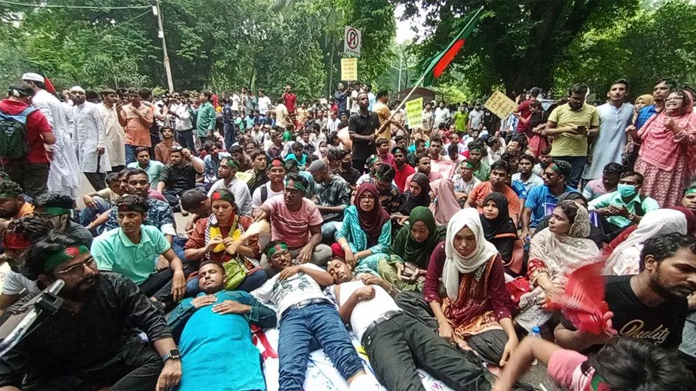 যমুনায় চাকরিপ্রত্যাশীদের প্রতিনিধি দল