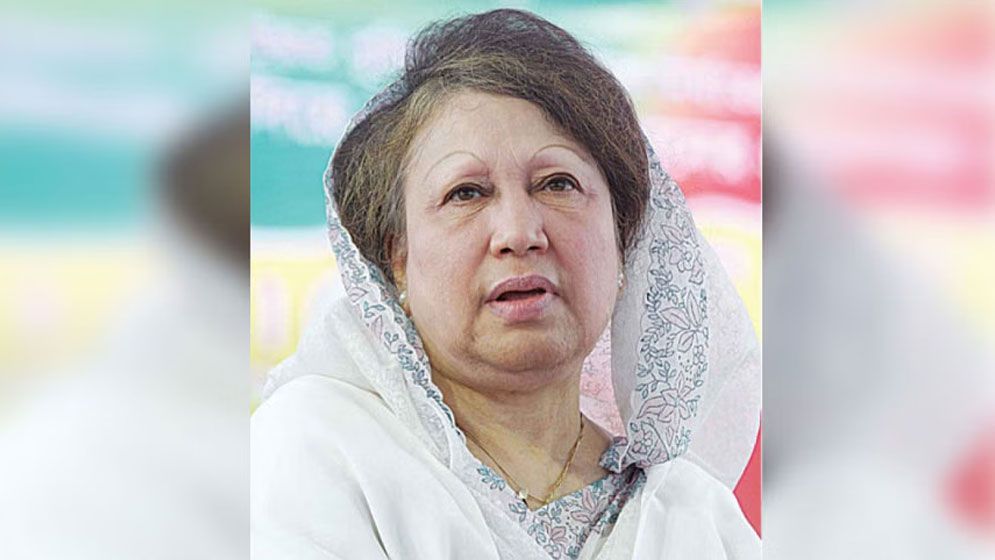 হাসপাতাল থেকে ৬ দিন পর বাসায় ফিরলেন খালেদা জিয়া