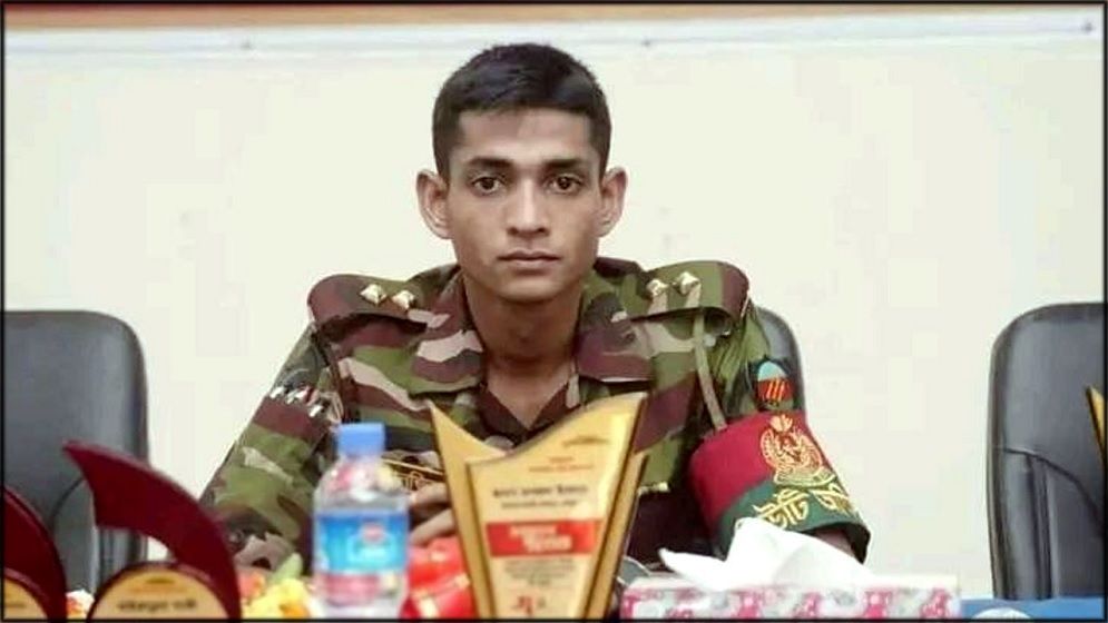 কক্সবাজারে ডাকাতের হামলায় সেনা কর্মকর্তা নিহত