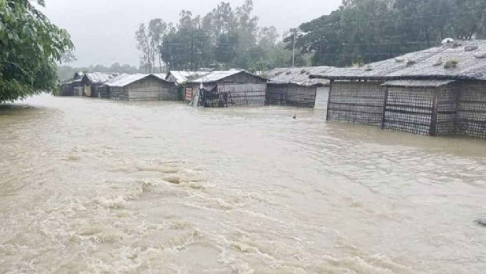 রোহিঙ্গা ক্যাম্পসহ দুই হাজার ঘরবাড়ি ভারি বর্ষণে প্লাবিত