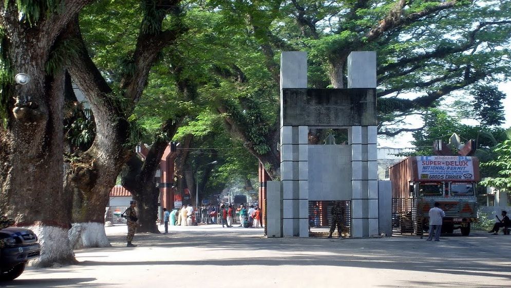 বেনাপোল চেকপোস্ট দিয়ে কমে আসছে ভারতগামী যাত্রীর সংখ্যা