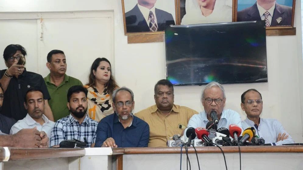 ডেঙ্গু মোকাবেলায় সরকারকে বড় উদ্যোগ নিতে হবে: রিজভী