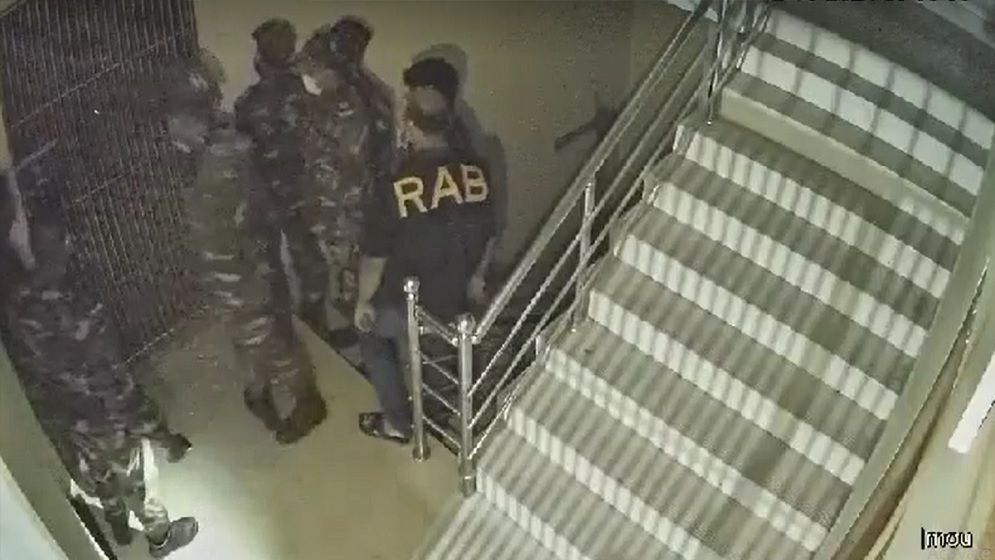 মোহাম্মদপুরে ডাকাতির ঘটনায় গ্রেপ্তার ৮ জনের পাঁচজনই বিভিন্ন বাহিনীর চাকরিচ্যুত সদস্য