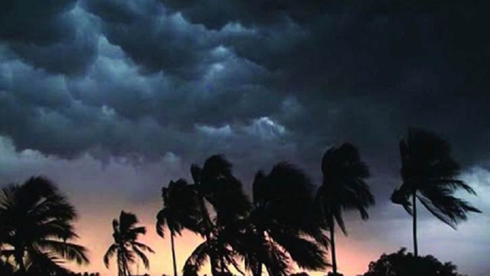 রাজধানীসহ দেশের ১৮ অঞ্চলে ঝড়ের আভাস