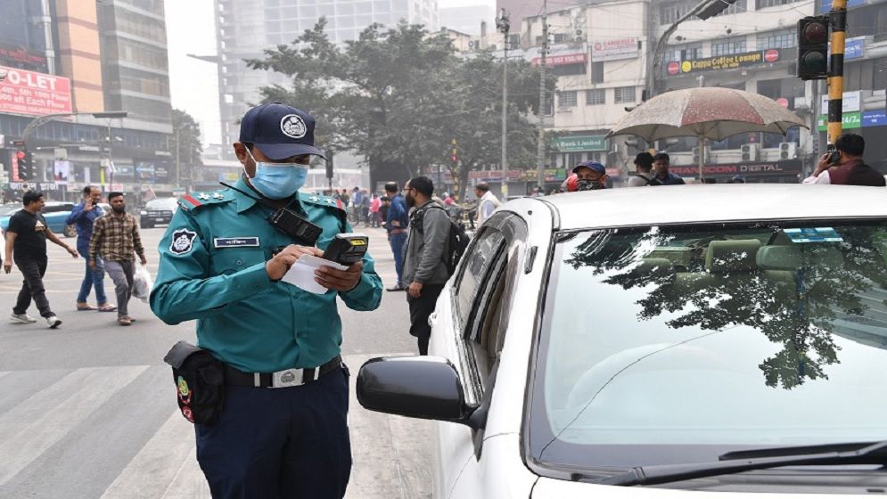 রাজধানীর বিভিন্ন এলাকায় ট্রাফিক আইন লঙ্ঘনে ১২৫৪ মামলা