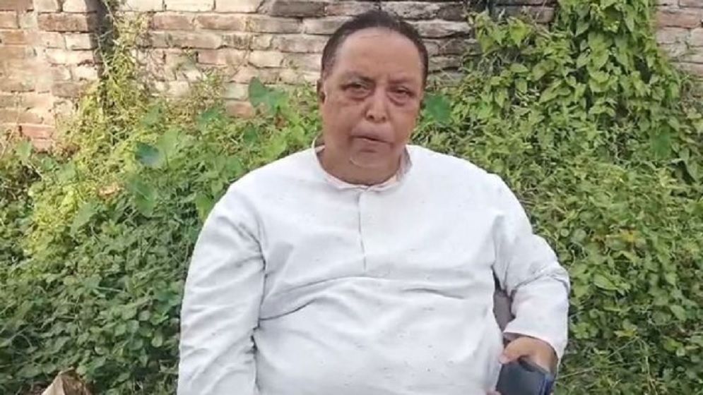 আওয়ামী লীগ নেতাকে ছাড়াতে গিয়ে তোপের মুখে পুলিশ
