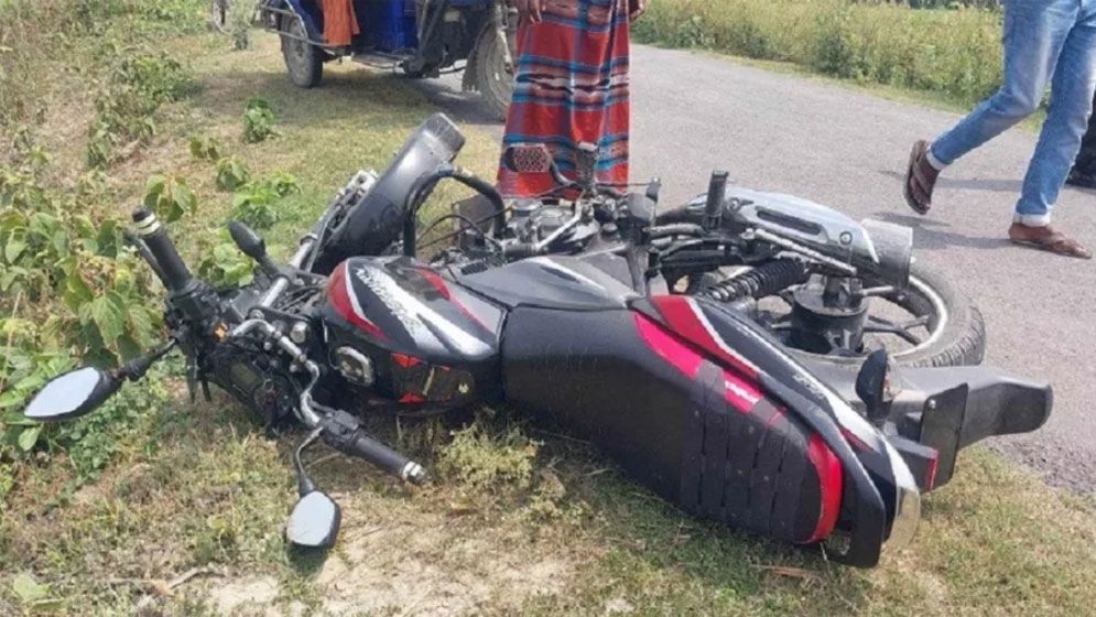 সাতক্ষীরায় ট্রাকচাপায় ৩ মোটরসাইকেল আরোহী নিহত