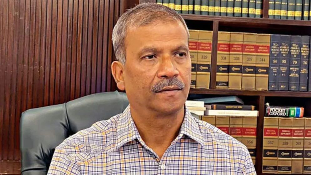 ঢালাও মামলায় অন্তর্বর্তী সরকার বিব্রত : আইন উপদেষ্টা