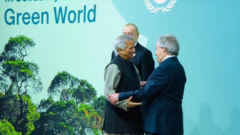 প্রধান উপদেষ্টা ড. ইউনূসকে জড়িয়ে ধরলেন জাতিসংঘ মহাসচিব