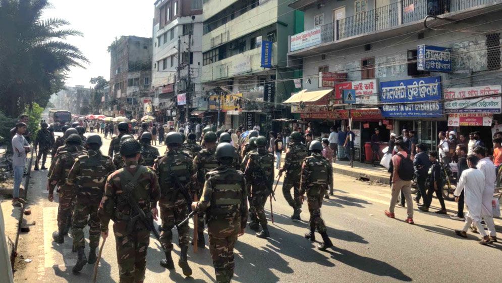 মিরপুর ও মহাখালীতে অটোরিকশা চালকদের সেনাবাহিনীর ধাওয়া