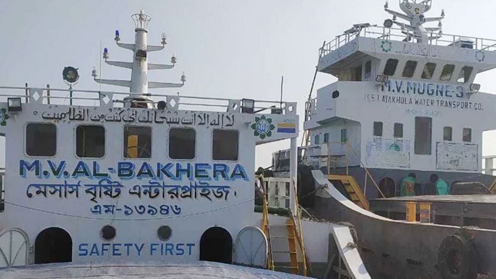 মেঘনায় নোঙর করা জাহাজ থেকে মিলল ৫ মরদেহ