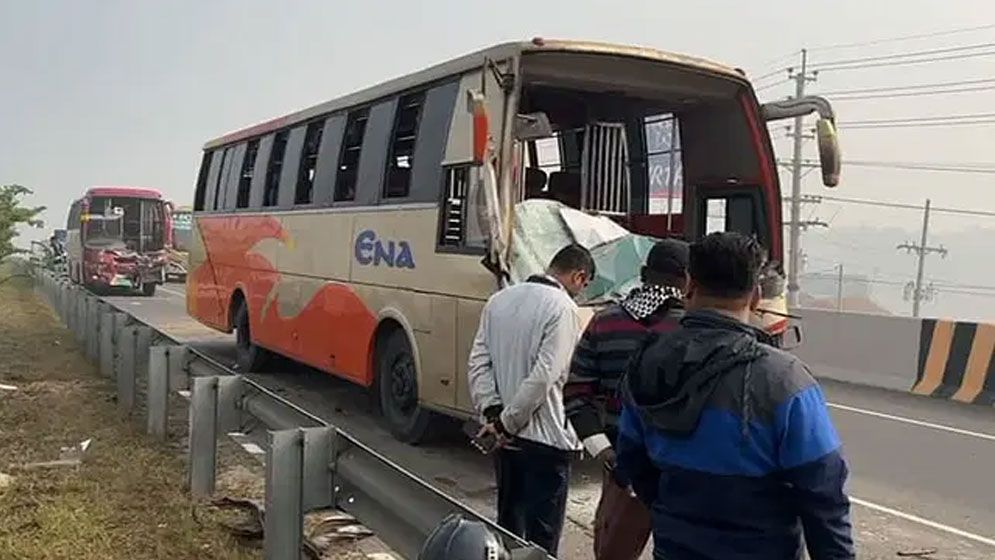 ঢাকা-মাওয়া এক্সপ্রেসওয়েতে কয়েকটি যানবাহনে সংঘর্ষ, নিহত ১