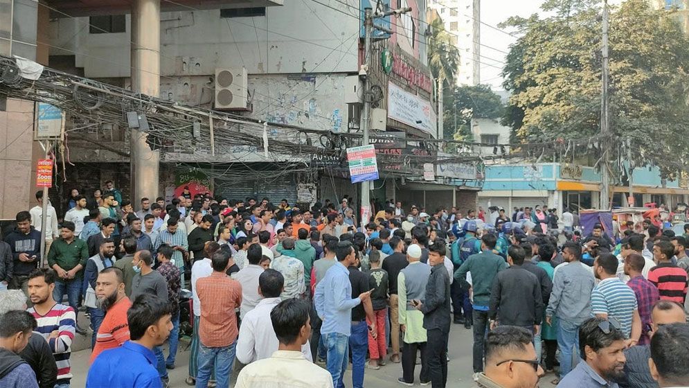 বিএনপির কার্যালয়ের সামনে জমায়েত হচ্ছে ৩ অঙ্গসংগঠনের নেতাকর্মীরা