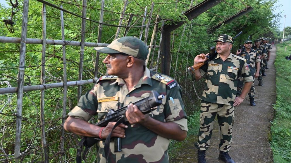লালমনিরহাট কুটিপাড় সীমান্তে বাংলাদেশি যুবককে বিএসএফের গুলি