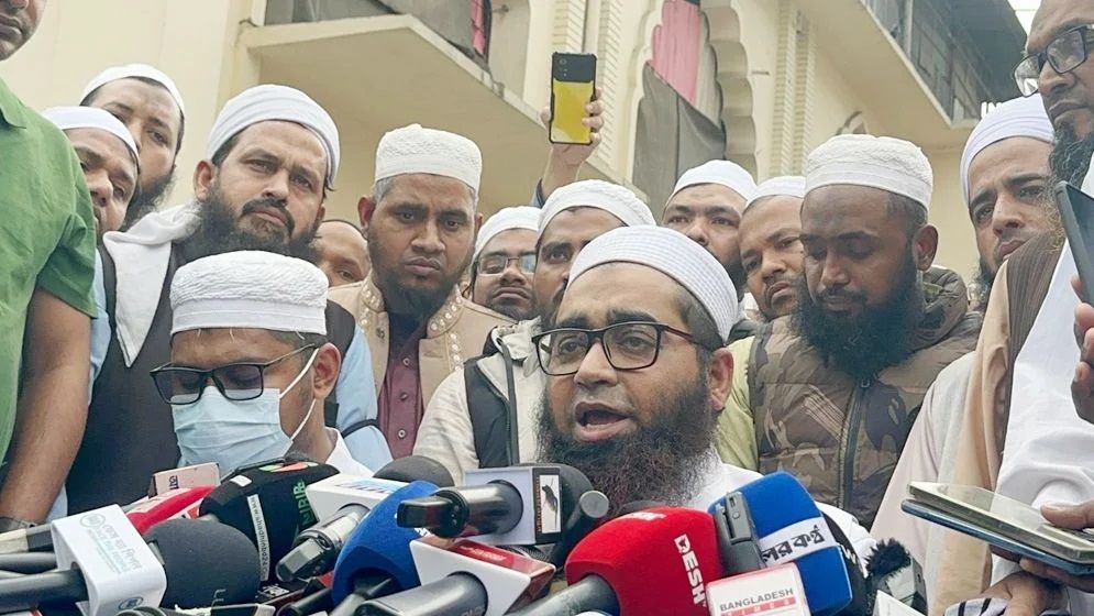 লংমার্চ করে ইজতেমা ময়দান দখল করা হবে : জোবায়েরপন্থি মুফতি আমানুল