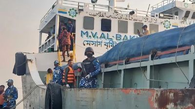 জাহাজ থেকে আশঙ্কাজনক অবস্থায় ৩ জনকে উদ্ধার, হাসপাতালে ২ জনের মৃত্যু