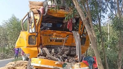 দিনাজপুরে পাথরবোঝাই ট্রাকে ধানবাহী ট্রাকের ধাক্কা, নিহত ২