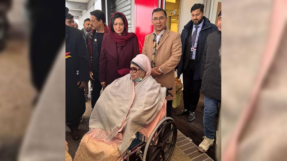 নিজে গাড়ি চালিয়ে খালেদা জিয়াকে নিয়ে লন্ডন ক্লিনিকে তারেক রহমান