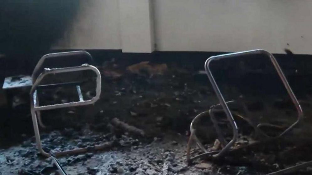 মধ্যরাতে অস্থায়ী আদালতের এজলাস কক্ষে আগুন