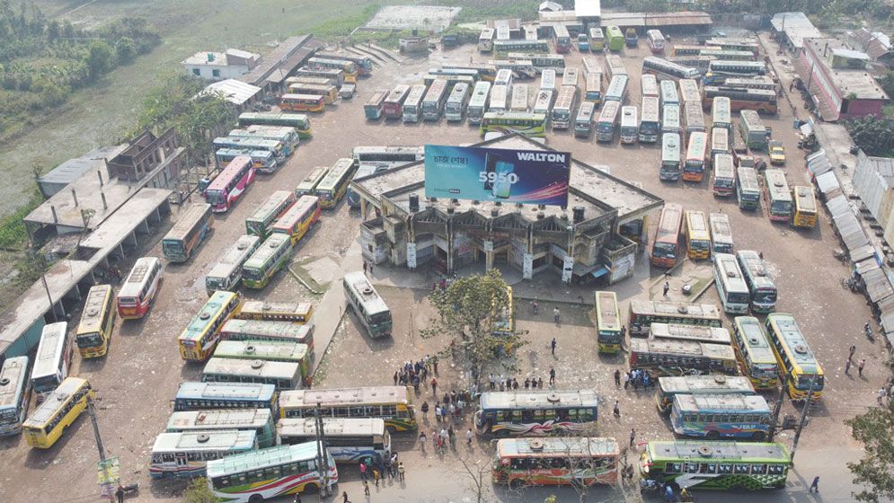 বরিশালে বাস শ্রমিকদের ধর্মঘট, ১৯ রুটে যান চলাচল বন্ধ